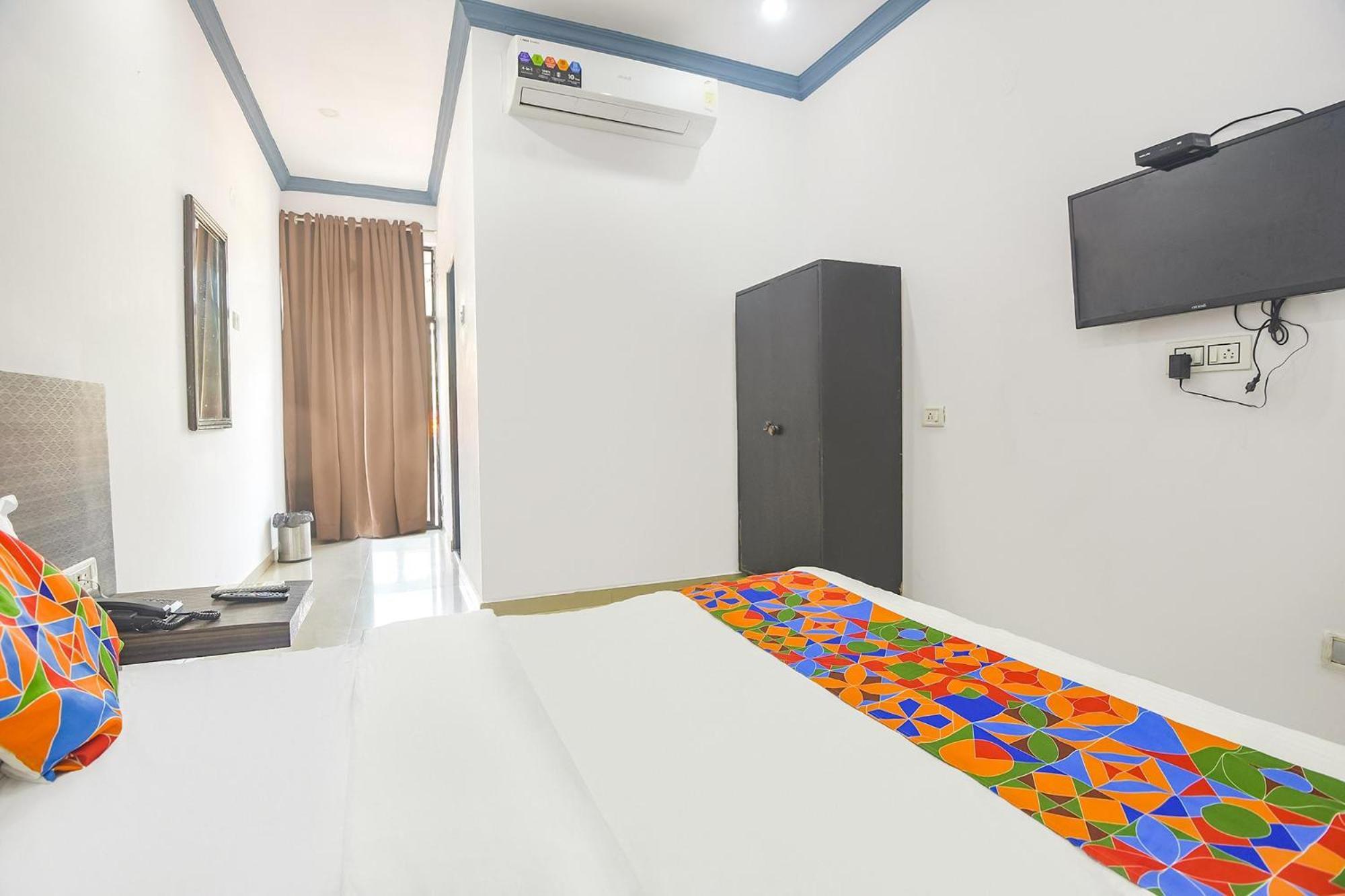 Fabexpress Neo Calangute Beach Resort Exterior foto